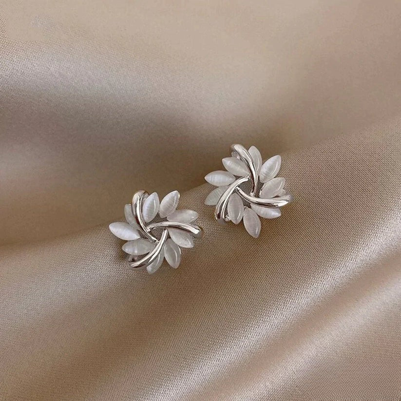 Sienna™ | Eleganckie Kolczyki Stud z Opalowym Płatkiem i Okręgiem