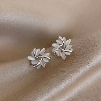 Sienna™ | Eleganckie Kolczyki Stud z Opalowym Płatkiem i Okręgiem